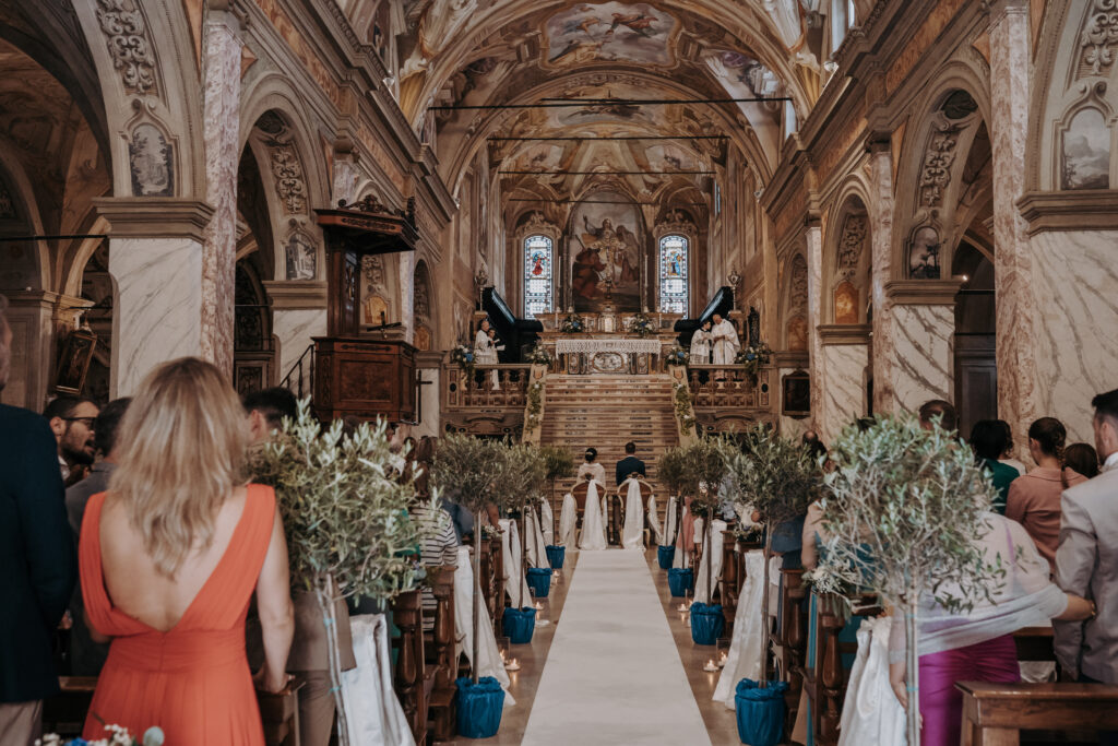 l'entrata in chiesa della sposa 